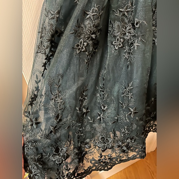 Green lace midi dress - Picture 2 of 3